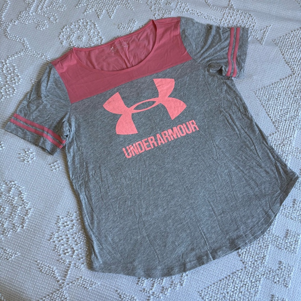 💥SALE💥Under Armour Gray and Pink Short Sleeve Logo Tee